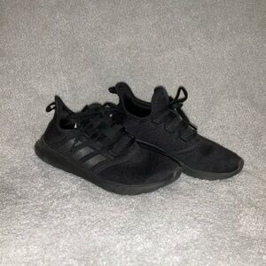 Adidas - EUC Black Sneakers - Size 9